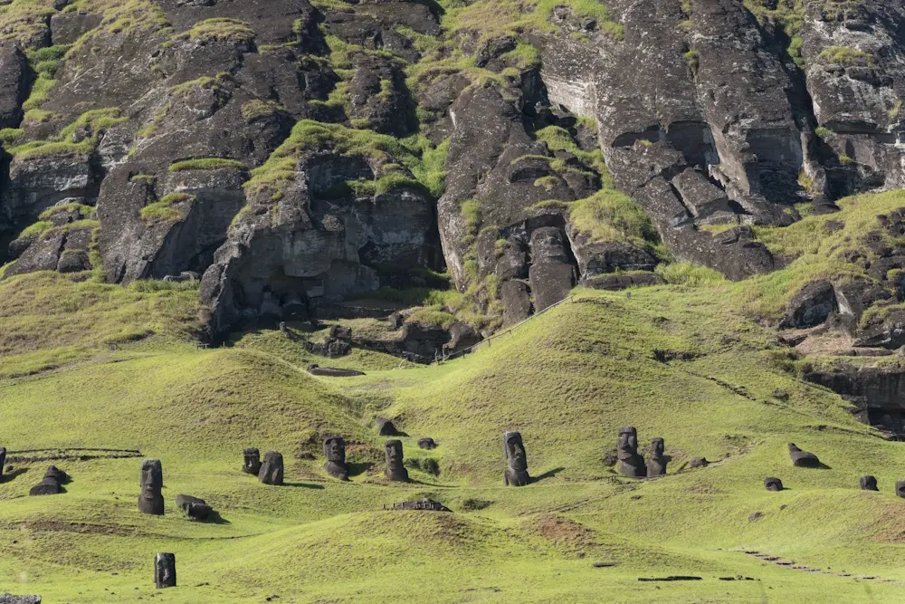 Vista panorámica costera Rapa Nui Isla de Pascua Chile - destino de viajes grupales